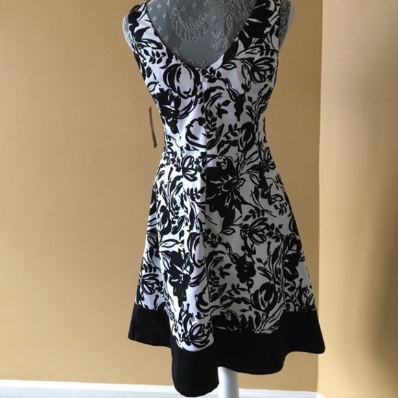 NWT Chaps Black/White Floral Dress - Picture 2 of 3